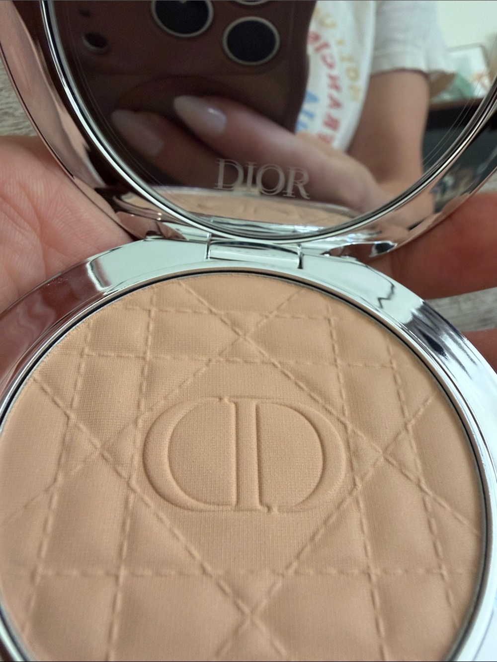 Dior Quilted Compact Case setting powder in Soft Beige with Silver CD Logo - Picture 4 of 7